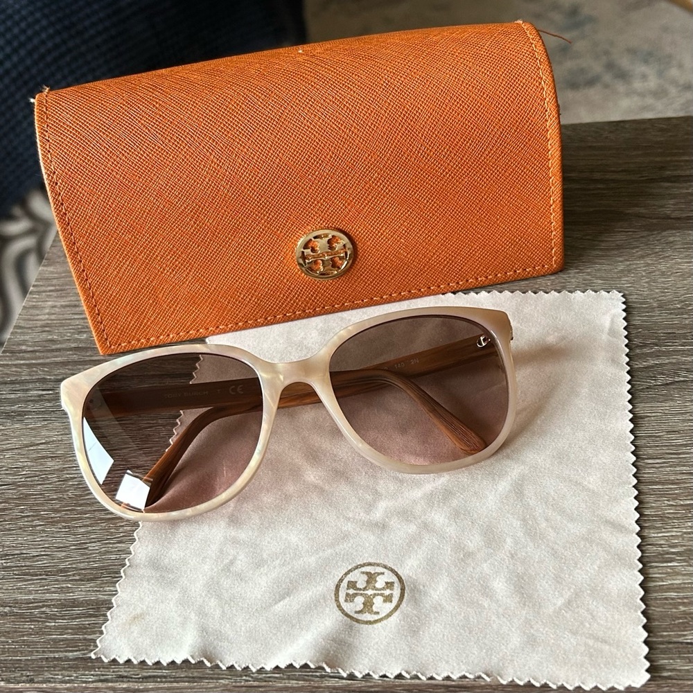 Super cute Tory Burch Sunglasses.